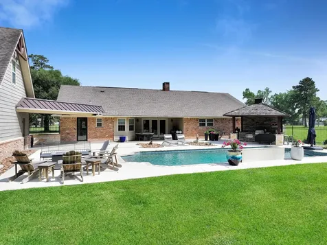 3125 W Park Avenue Pinehurst TX 77630