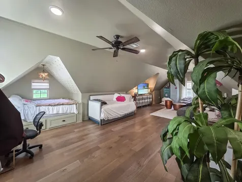 3125 W Park Avenue Pinehurst TX 77630