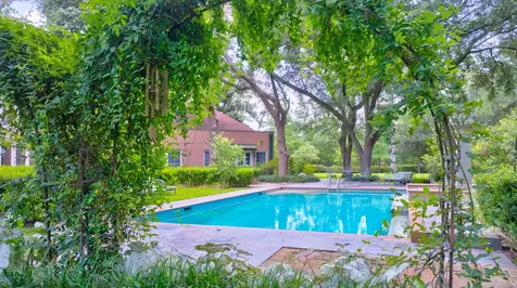 35 W Rivercrest Drive Houston TX 77042
