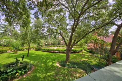 35 W Rivercrest Drive Houston TX 77042