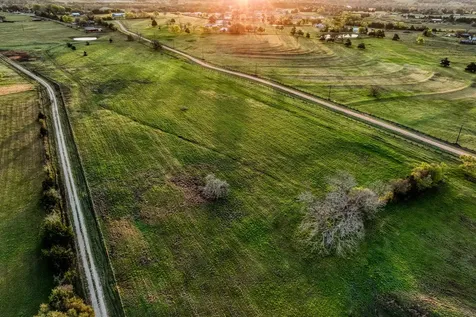Tracts 10&11 Fieldcrest Lane Burton TX 77835