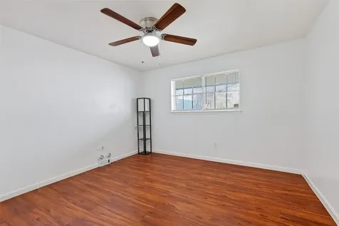 235 W Tri Oaks Lane 235 Houston TX 77043