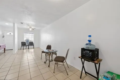 235 W Tri Oaks Lane 235 Houston TX 77043
