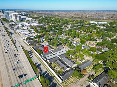 235 W Tri Oaks Lane 235 Houston TX 77043