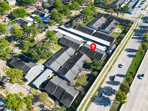 235 W Tri Oaks Lane 235 Houston TX 77043