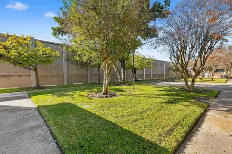 235 W Tri Oaks Lane 235 Houston TX 77043