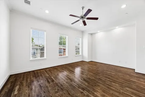 2733 Cortlandt Street Houston TX 77008