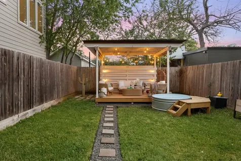 5733 Darling Street Houston TX 77007
