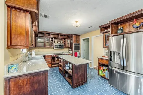329 Burwell Road Highlands TX 77562