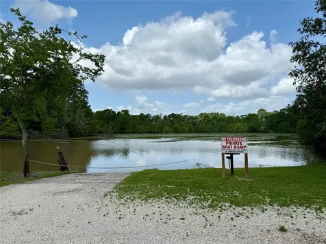 155 W Lake Drive Houston TX 77336