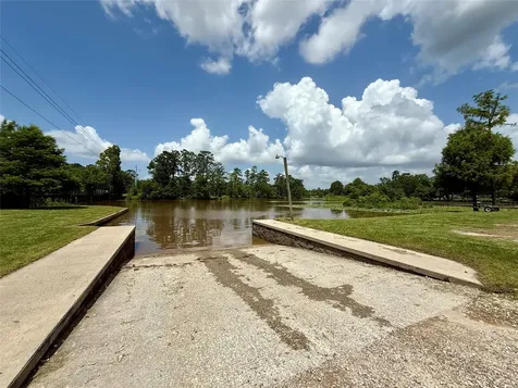 155 W Lake Drive Houston TX 77336
