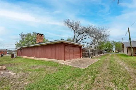 302 Baumgarten Street Schulenburg TX 78956
