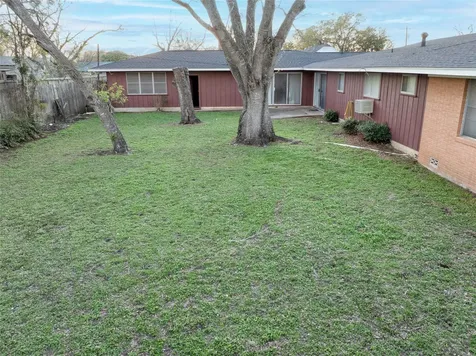 302 Baumgarten Street Schulenburg TX 78956