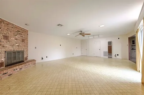 302 Baumgarten Street Schulenburg TX 78956