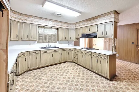 302 Baumgarten Street Schulenburg TX 78956