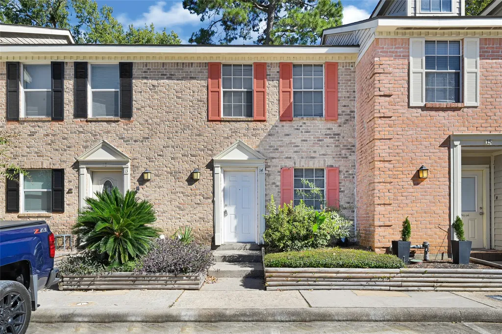 2030 Plantation Drive B-14 Conroe TX 77301