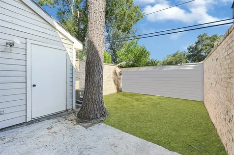 2030 Plantation Drive B-14 Conroe TX 77301