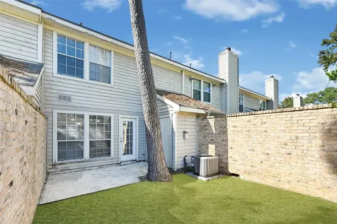 2030 Plantation Drive B-14 Conroe TX 77301