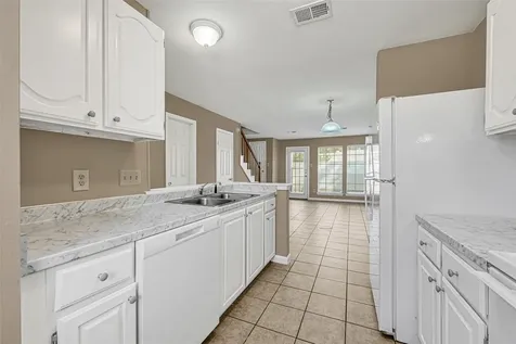 2030 Plantation Drive B-14 Conroe TX 77301