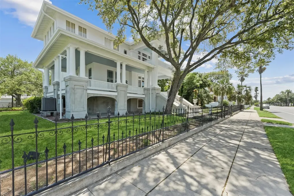 1703 Broadway Street Galveston TX 77550