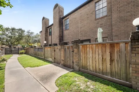 9850 Pagewood Lane 405 Houston TX 77042