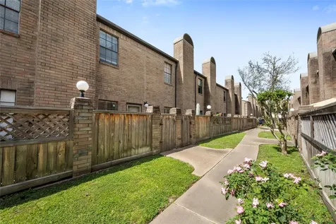 9850 Pagewood Lane 405 Houston TX 77042
