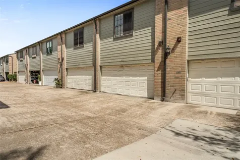 9850 Pagewood Lane 405 Houston TX 77042
