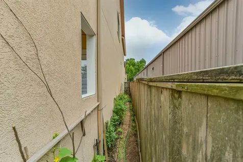 11025 Robin Hood Court Houston TX 77043
