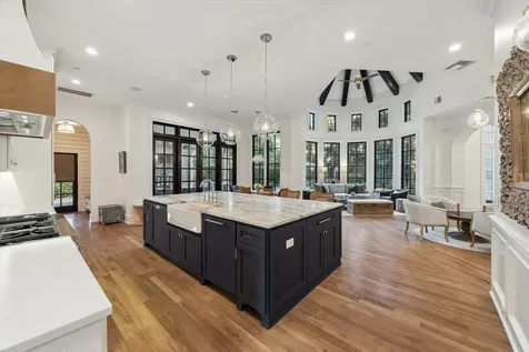 20 Lacewood Lane Houston TX 77024