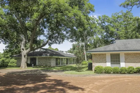 536 Oak Drive Lake Jackson TX 77566