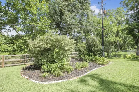 536 Oak Drive Lake Jackson TX 77566