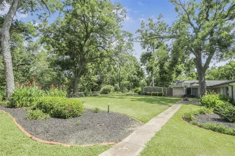 536 Oak Drive Lake Jackson TX 77566
