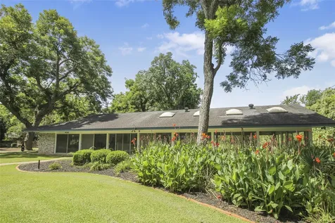 536 Oak Drive Lake Jackson TX 77566