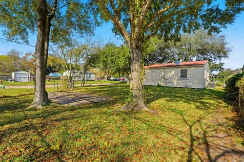 729 13th Avenue N Texas City TX 77590