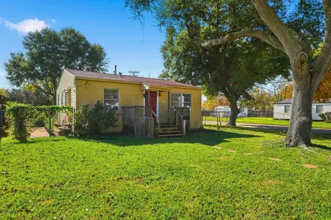 729 13th Avenue N Texas City TX 77590