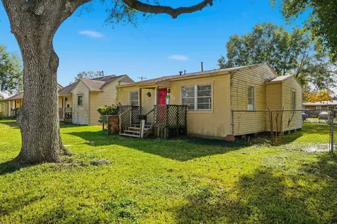 729 13th Avenue N Texas City TX 77590