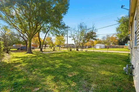 729 13th Avenue N Texas City TX 77590