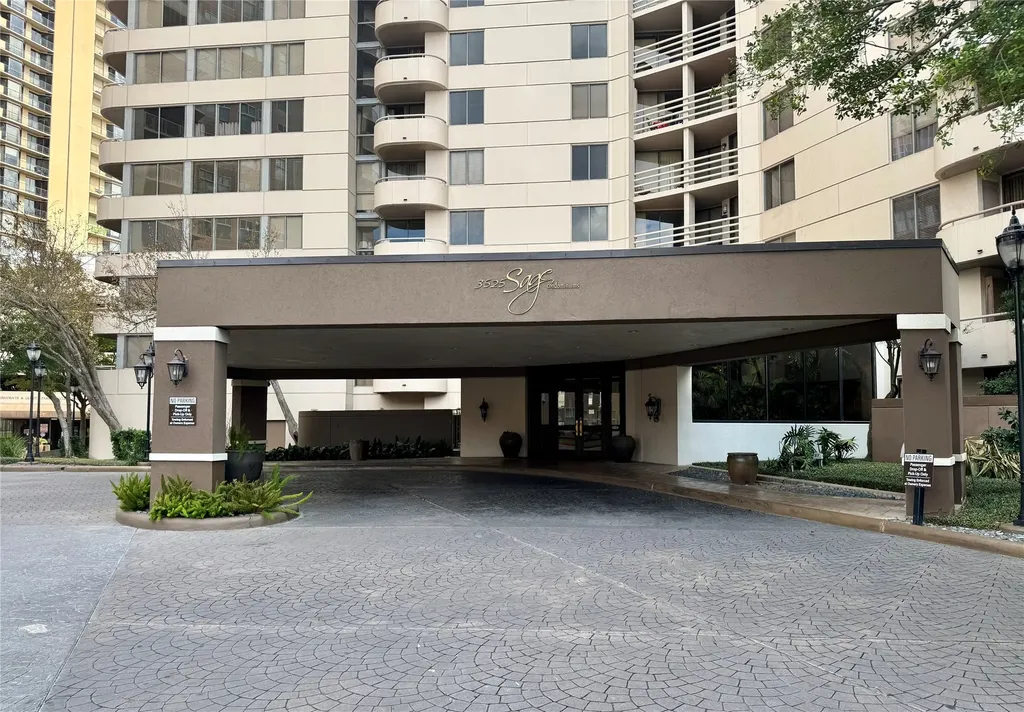3525 Sage Road 813 Houston TX 77056