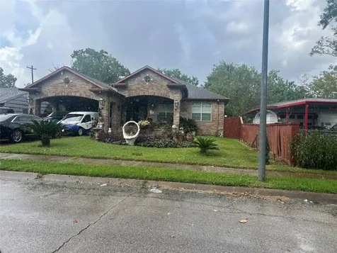 5771 Belarbor Street Houston TX 77033