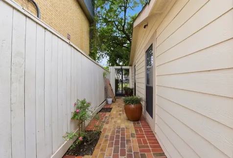 1918 Vassar Street Houston TX 77098