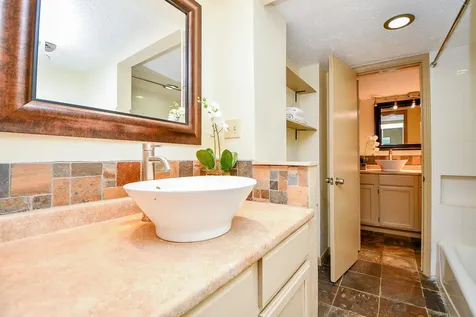 6533 Bayou Glen Road 6533 Houston TX 77057