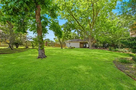 5117 Valerie Street Bellaire TX 77401