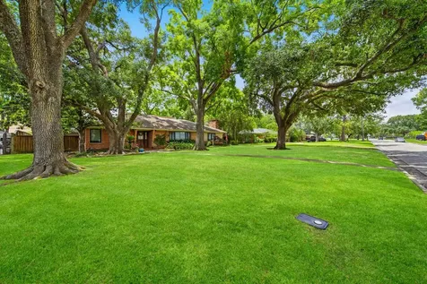 5117 Valerie Street Bellaire TX 77401
