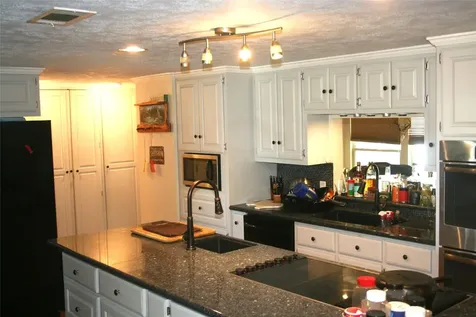 24 Lazy Bend Drive Huntsville TX 77320