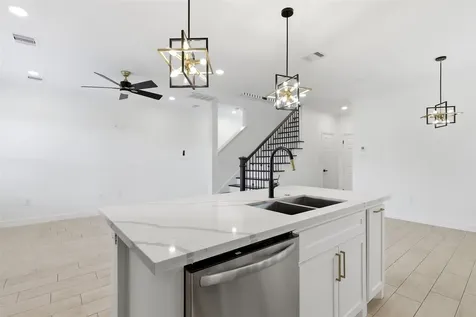 6037 S Acres Drive Houston TX 77048