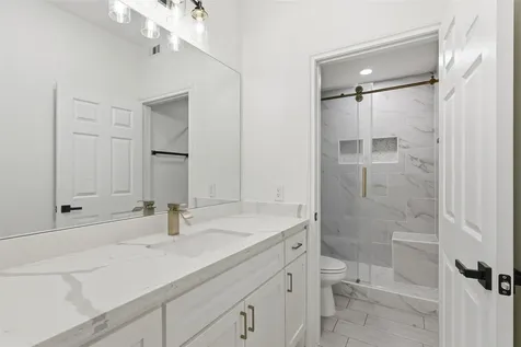 6037 S Acres Drive Houston TX 77048