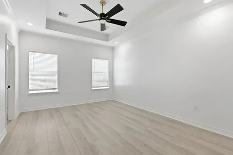 6037 S Acres Drive Houston TX 77048