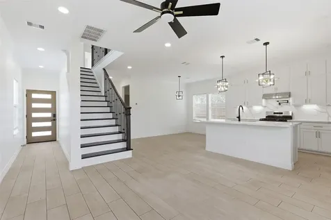 6037 S Acres Drive Houston TX 77048