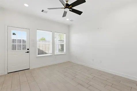 6037 S Acres Drive Houston TX 77048