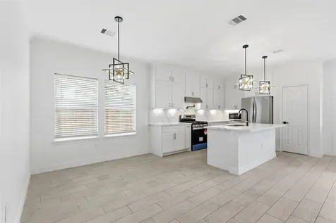 6037 S Acres Drive Houston TX 77048